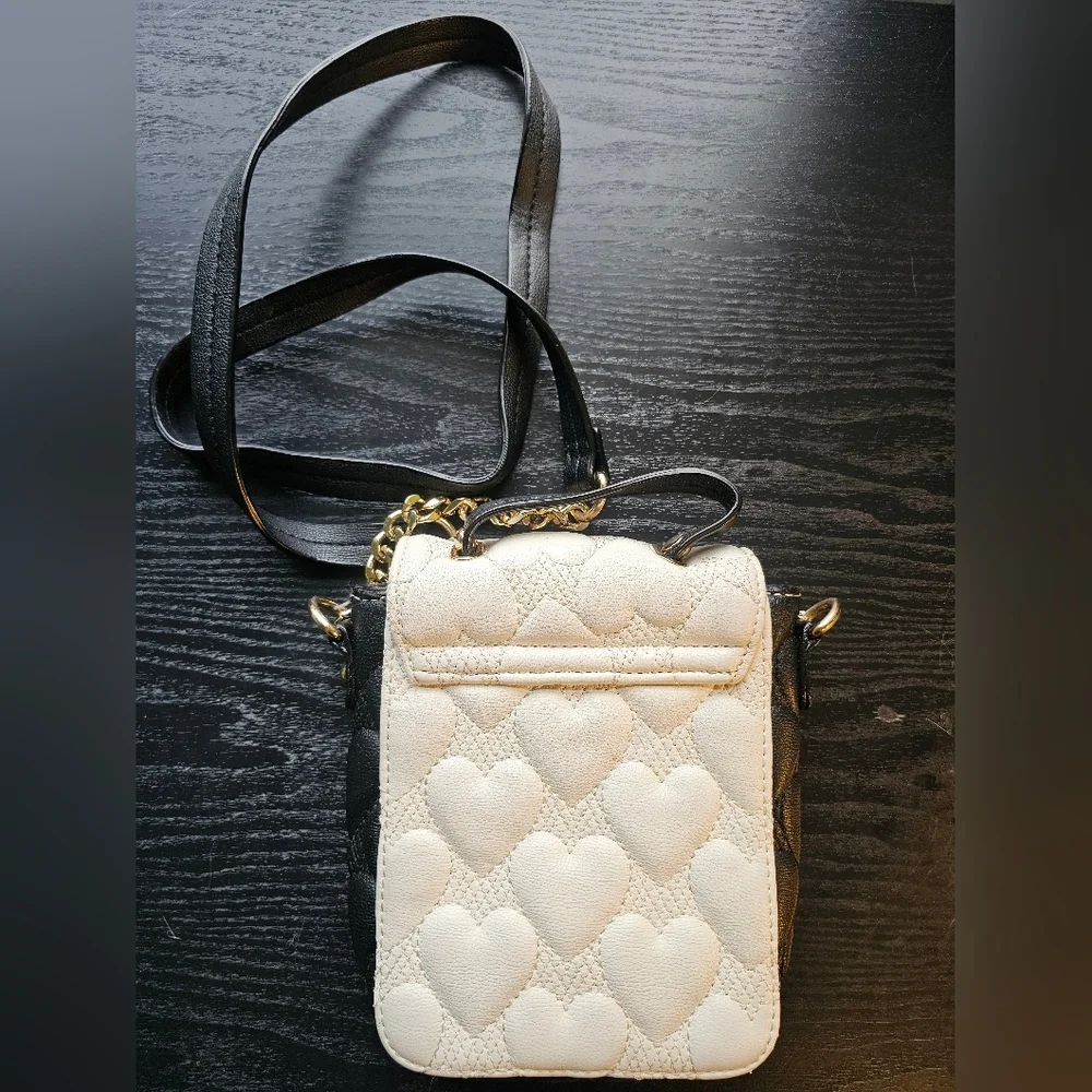 Betsey Johnson Black & Cream Quilted Crossbody Bag OS - Picture 4 of 15